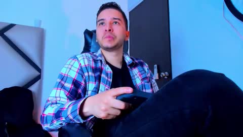 Snapshot of mike_257_ chatting on November 7, 2025, 12:27 pm Mike online show from November 7, 2025, 12:27 pm