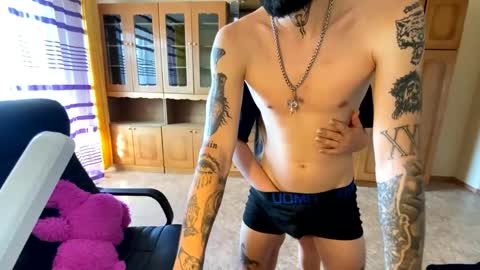 Snapshot of mike_and_anna_ chatting on April 1, 2026, 8:15 am Mike and anna online show from April 1, 2026, 8:15 am