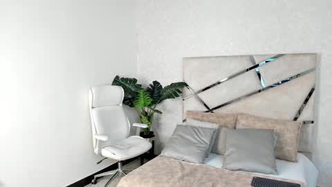 Snapshot of mike_belle chatting on December 4, 2024, 10:08 pm Mike Belle online show from December 4, 2024, 10:08 pm