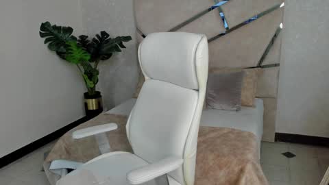 Snapshot of mike_belle chatting on December 21, 2024, 1:58 am Mike Belle online show from December 21, 2024, 1:58 am