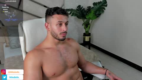 Snapshot of mike_belle chatting on December 27, 2024, 12:18 am Mike Belle online show from December 27, 2024, 12:18 am