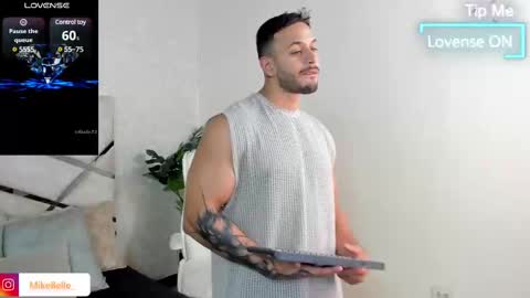 Snapshot of mike_belle chatting on February 21, 2025, 8:05 pm Mike Belle online show from February 21, 2025, 8:05 pm