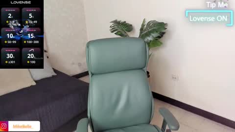 Snapshot of mike_belle chatting on September 9, 2025, 7:57 pm Mike Belle online show from September 9, 2025, 7:57 pm