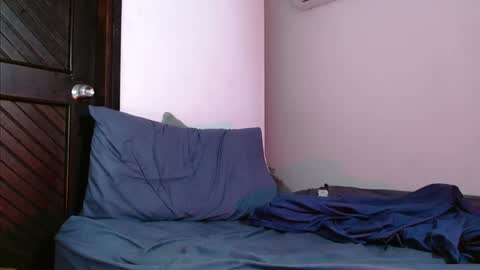 Snapshot of mike_d1030 chatting on February 5, 2025, 5:09 am mike_d1030 online show from February 5, 2025, 5:09 am