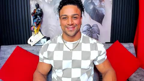 Snapshot of mike_estevess chatting on October 26, 2025, 9:37 am online show from October 26, 2025, 9:37 am