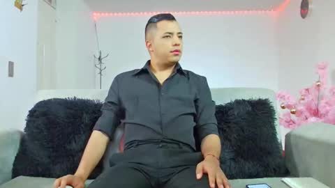 mike_fetiche online show from December 18, 2025, 11:49 am