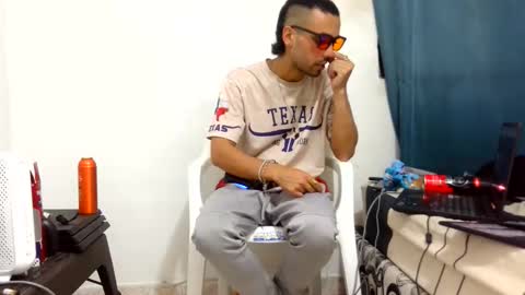 mike_leonrey22 online show from December 22, 2025, 12:40 am