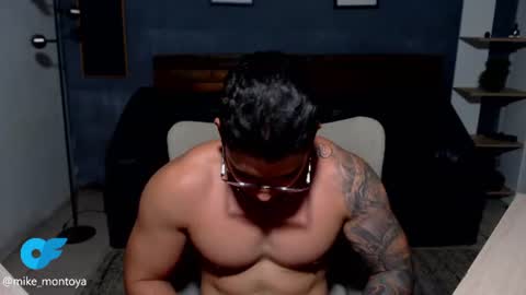 Snapshot of mike_montoya chatting on August 6, 2026, 1:18 am Mike Montoya online show from August 6, 2026, 1:18 am