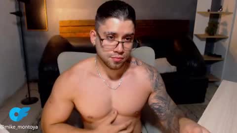 Snapshot of mike_montoya chatting on August 8, 2026, 9:06 pm Mike Montoya online show from August 8, 2026, 9:06 pm