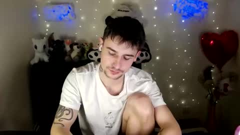 Snapshot of mike_severi chatting on February 27, 2025, 5:04 pm Mike online show from February 27, 2025, 5:04 pm