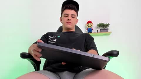 Snapshot of mikecooper_ chatting on October 25, 2025, 7:16 am Mike Cooper online show from October 25, 2025, 7:16 am