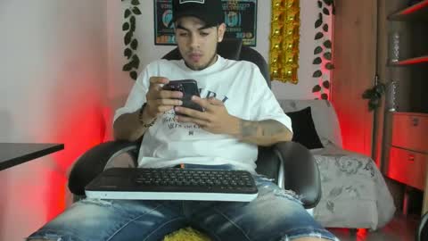 mikee_scooth online show from January 7, 2025, 3:46 am