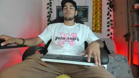 mikee_scooth online show from January 12, 2025, 7:10 pm