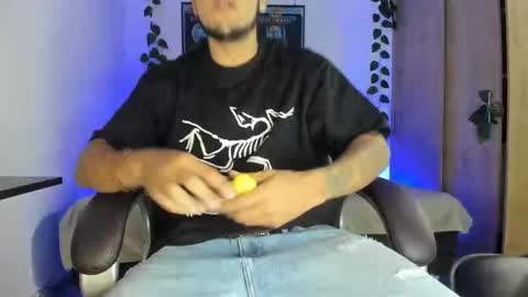 mikee_scooth online show from March 7, 2025, 8:34 am