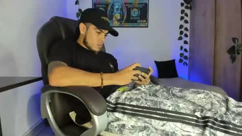 mikee_scooth online show from March 9, 2025, 7:23 am