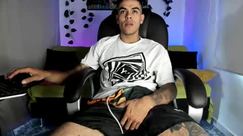 mikee_scooth online show from September 23, 2025, 3:26 pm