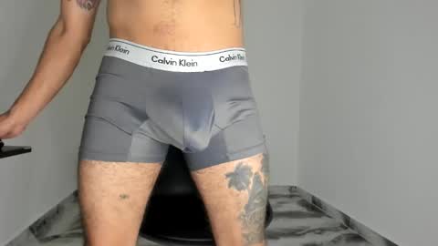 mikee_scooth online show from December 22, 2025, 7:33 pm