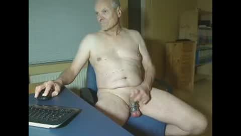 mikel19623 online show from November 3, 2025, 4:19 pm