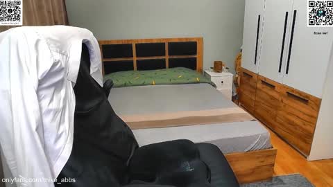 Mike    online show from November 27, 2025, 1:35 pm