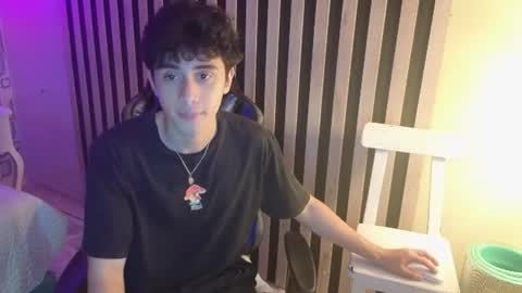 Snapshot of mikevoss_ chatting on June 18, 2026, 7:07 pm Mike online show from June 18, 2026, 7:07 pm