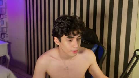 Snapshot of mikevoss_ chatting on June 19, 2026, 7:17 pm Mike online show from June 19, 2026, 7:17 pm