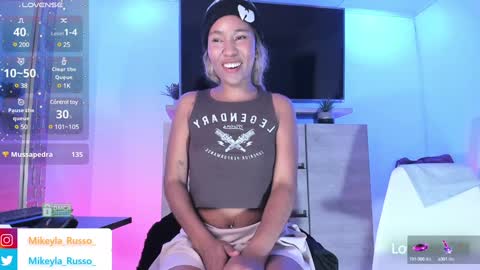 Snapshot of mikeyla_russo_ chatting on January 19, 2025, 12:17 am Mikeyla online show from January 19, 2025, 12:17 am