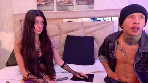 Snapshot of mikeysara_ chatting on December 1, 2025, 12:10 pm Mike Sara online show from December 1, 2025, 12:10 pm