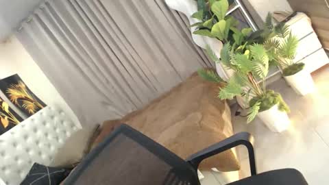 Theresa Luna online show from April 11, 2026, 2:49 am