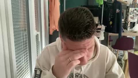 miklp8463 online show from April 13, 2026, 9:04 am