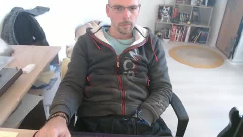 Snapshot of mikmik91 chatting on October 1, 2025, 9:48 am mikmik91 online show from October 1, 2025, 9:48 am