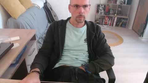 Snapshot of mikmik91 chatting on October 13, 2025, 10:15 am mikmik91 online show from October 13, 2025, 10:15 am