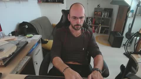 mikmik91 online show from May 7, 2026, 10:42 am