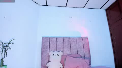 Snapshot of mila_1wood chatting on May 5, 2026, 12:29 am mila_1wood online show from May 5, 2026, 12:29 am