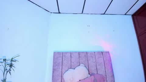Snapshot of mila_1wood chatting on May 6, 2026, 12:32 pm mila_1wood online show from May 6, 2026, 12:32 pm