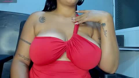 Snapshot of mila_bigboobs chatting on January 13, 2025, 7:00 am mila online show from January 13, 2025, 7:00 am