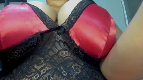 Snapshot of mila_bigboobs chatting on February 8, 2025, 9:35 am mila online show from February 8, 2025, 9:35 am