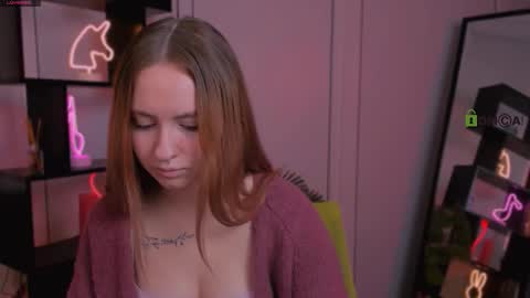 Snapshot of mila_glow chatting on October 3, 2025, 8:44 am mila_glow online show from October 3, 2025, 8:44 am