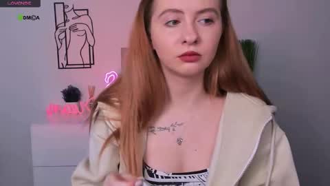 Snapshot of mila_glow chatting on October 9, 2025, 8:56 am mila_glow online show from October 9, 2025, 8:56 am