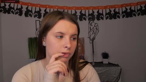 Snapshot of mila_glow chatting on October 27, 2025, 8:13 pm mila_glow online show from October 27, 2025, 8:13 pm