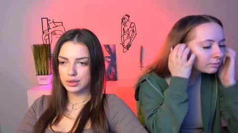 Snapshot of mila_glow chatting on November 4, 2025, 6:01 am mila_glow online show from November 4, 2025, 6:01 am