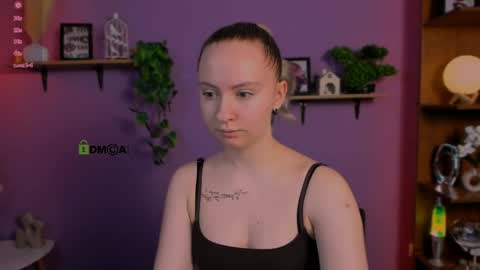 mila_glow online show from April 7, 2026, 11:43 am