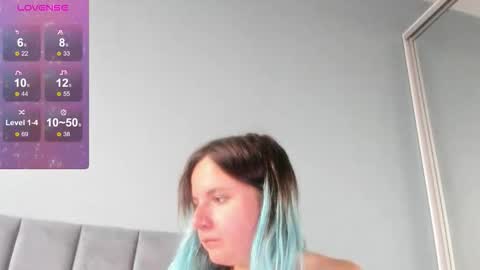 mila_good online show from September 16, 2025, 2:18 pm