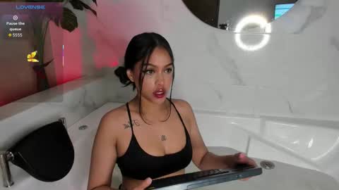 mila_hank online show from October 7, 2025, 12:57 pm