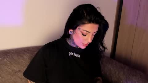 Snapshot of mila_monty__ chatting on February 3, 2026, 12:31 am online show from February 3, 2026, 12:31 am