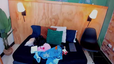 Snapshot of mila_samy chatting on October 19, 2025, 11:55 am Mila and samy online show from October 19, 2025, 11:55 am