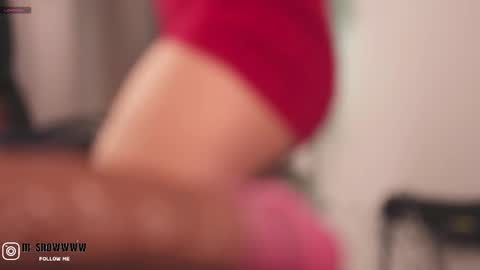 Snapshot of mila_snoow chatting on September 19, 2025, 1:01 pm M I L A online show from September 19, 2025, 1:01 pm