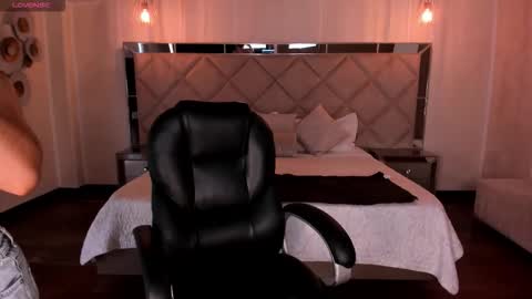 Mila online show from November 3, 2025, 7:04 pm