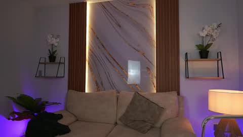 milacrave online show from December 4, 2025, 11:41 am