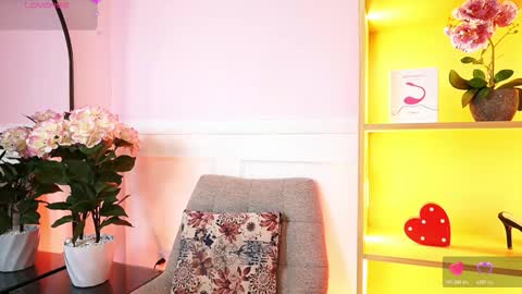 milacrave online show from February 21, 2026, 11:33 am