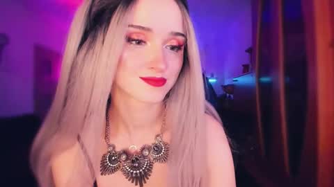 Snapshot of miladyjolie chatting on November 11, 2025, 5:46 pm MiladyJolie online show from November 11, 2025, 5:46 pm